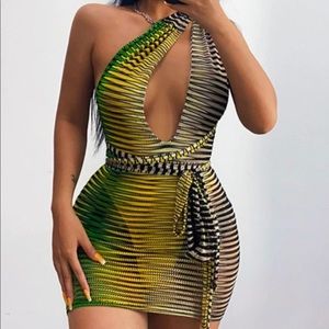 Medium dress can be tied different ways